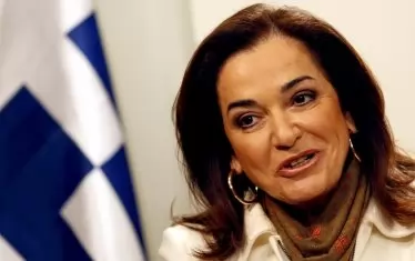 "Гърция ще остане сама, ако влезе във война с Турция", предупреди бившият министър на външните работи на страната Дора Бакояни, цитирана от в. "Сабах". Тя е сестра на гръцкия премиер Кириакос Мицотакис. Според Бакояни диалогът е единственият начин за решаване на спорните въпроси между Анкара и Атина. 