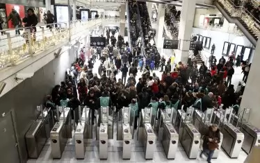 Стачката на транспортните работници във Франция срещу подготвяните нови правила за пенсиониране доведе до пълен хаос.