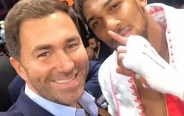 Еди Хърн обяви, че тепърва ще преговаря с федерациите, за да разбере дали Пулев или Усик ще бъде съперник на Джошуа.