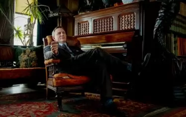  Даниел Крейг получава една от малкото възможности да блесне с роля, различна от агент 007. 