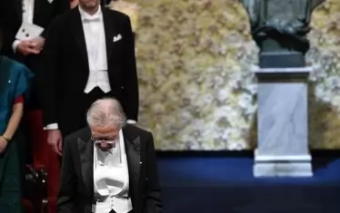 Петер Хандке получи наградата си, но славата му е съмнителна