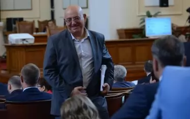 Ревизоро е опитът да се запази статуквото в управлението.