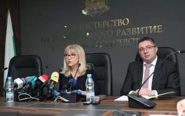  Министър Петя Аврамова и заместникът й Нанков - пътната агенция и тол системата са тяхна отговорност. 