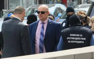 Докато беше шеф на спецпрокуратурата Иван Гешев сътвори същински екшън при ареста на бившата кметица на столичния район "Младост" Десислава Иванчева. Незаконно присъстваха и служители на КПКОНПИ.