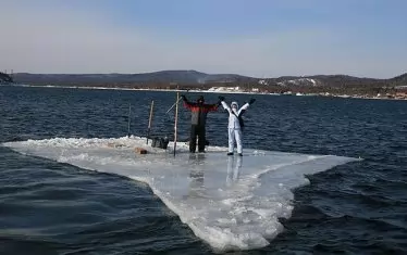 Някои рибари опитаха да се спасят сами чрез импровизирани ледени салове