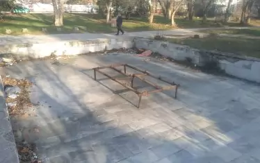 Гаров фонтан в Благоевград. И тук трябва симитлийска ръчица да пипне. 