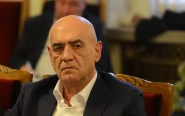 Здравният министър не прие оставката на Дечо Дечев