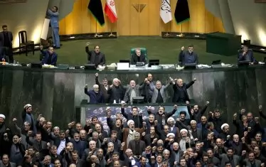  Иранските депутати скандираха "Смърт на Америка!" по време на пленарното заседание днес.