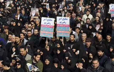  Десетки хиляди хора излязоха на улиците на Техеран, за да протестират срещу американските „престъпления“. 