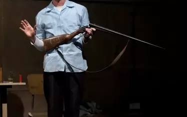 Валери Йорданов в моноспектакъла по Хайтов "Караконджул".