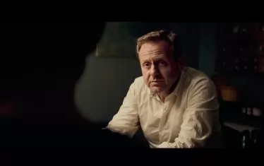 Самуел Финци играе почти себе си в "18% сиво". 