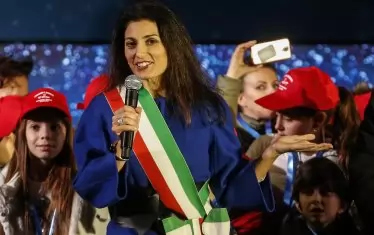 Представителка на популисткото „Движение 5 звезди“ Виргиния Раги се е заела да оправи имиджа на града.