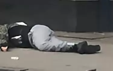  Убитият нападател е носел жилетка, която "прилича на жилетка се експлозиви"