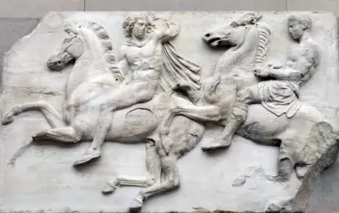  Част от 160-метровия фриз, пренесен във Великобритания в началото на 19-и век.