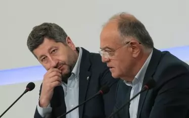 Христо Иванов поиска от президента "да продължи това, заради което го бият". Атанас Атанасов нищо не поиска.