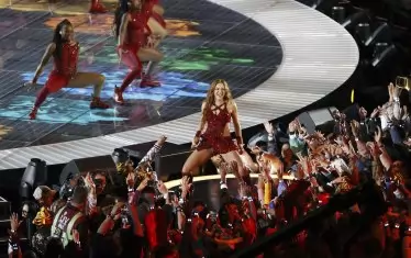 ... Шакира също