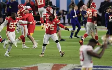 Играчите на "Канзас Сити Чийфс" празнуват след края на мача