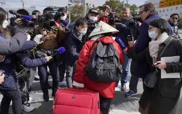 Започна напускането на кораба "Даймънд Принсес"