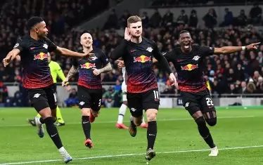 Голмайсторът на "Разен Балшпорт" Тимо Вернер иска да чуе по-силни овации от гостуващата агитка в Лондон.