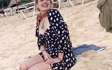 Певицата демонстрира новата си фигура по време на ваканция на Карибите.