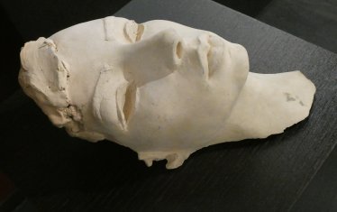 Георги Чапкънов, „Портрет“, керамика
„Нанкиса е европейски художник, ама и повече, и много добър човек. Скъп приятел! Няма го, продължавам да го обичам и ми липсва.“