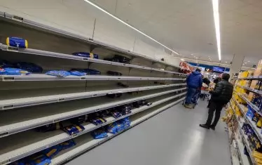  В Палермо, Сицилия, супермаркетите също бяха изкупени. Най-много се пазаруват препарати за почистване и трайни, пакетирани храни