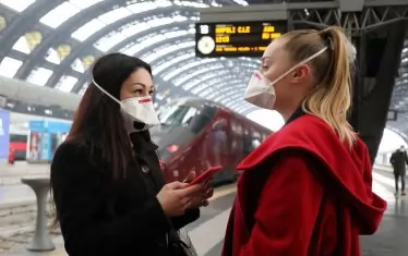  Пътнички на Централна гара в Милано