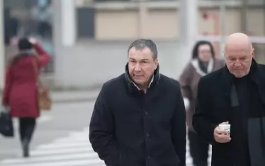  Кметът на Несебър Николай Димитров има проблеми със съдебната система, но пък се радва на висока кметска заплата,  