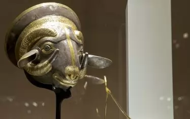 От МВР се въздържат да говорят за нашумялата в последните две седмици колекция на Васил Божков, съдържаща стотици ценни антики и произведения на изкуството Единственият коментар на пресцентъра бе: "Обърнете се към прокуратурата".