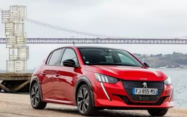  Peugeot 208