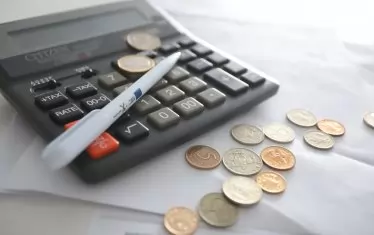 Работниците, които са получавали компенсации, трябва да бъдат задържани на работа за  допълнителен период, равен на периода с оказвана от държавата подкрепа.