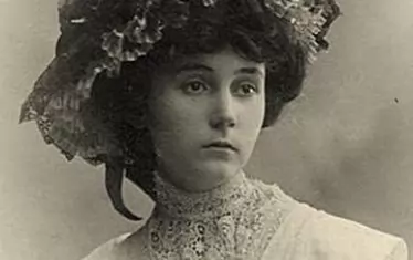 Лора Каравелова:  "В политическия живот, ако се яви човек умен и честен, готов да жертва всичко за народа си - кой ще му се зарадва, кой ще го подкрепи?"