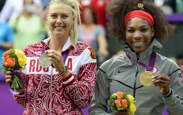 Години по-късно Мария и Серена отново играха финал в комлекса на "Уимбълдън", но този път ролите бяха разменени и американката спечели златния медал от олимпийския турнир по тенис на игрите в Лондон `12.