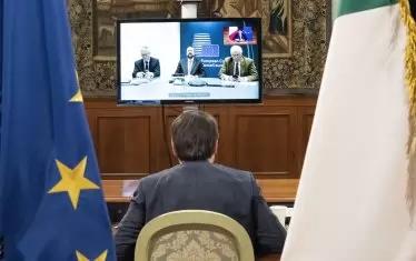  Премиерът Джузепе Конте разговаря с европейските лидери само по видеовръзка