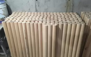 Александър Насъпов работи изключително с български бук, доставен от Монтана.