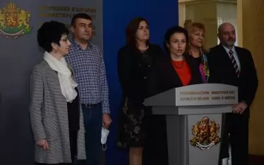 Властта и бизнесът: Имаме храни за две години напред  