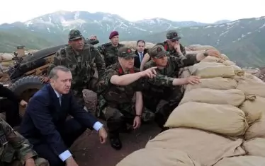 Двама турски военни са убити в Сирия