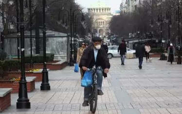 Ограничаването на движението звучи логично по време на пандемията. Но безконтролното следене на телефони е доста съмнително.