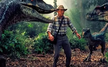 Снимките за третата част на "Джурасик свят" - Dominion, в която за главната роля отново е ангажиран Крис Прат, бяха блокирани от коронавируса. 