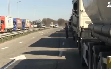 Близо 400 български камиона са блокирани в Европа