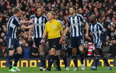 Преди отказването си от съдийството през май 2018 г. нисичкият Майк Джоунс също бе един от най-строгите рефери в английския футбол.