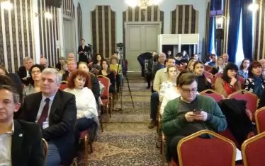 Сред участниците в конференцията имаше юристи, дипломати, бивши политици и журналисти.
