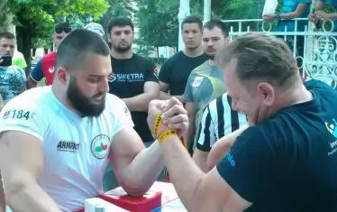  Аспарух Тотев (вляво) е със спрени състезателни права за 4 години.