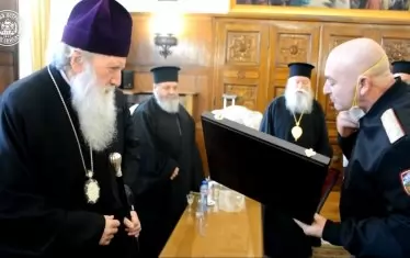 Неофит I - Патриарх Български и митрополит Софийски, глава на Българската православна църква и генерал-майор професор доктор Мутафчийски, ръководител на Националния оперативен щаб.