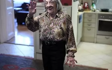 Дори на своята достолепна възраст 5-кратната олимпийска шампионка обича да посреща гости в своя дом в Будапеща.