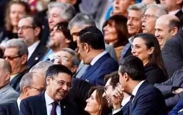 Феновете на "Барса" все по-често вдигат транспаранти с искане за оставка на Бартомеу.