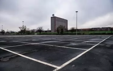 Дори централата на "Фолксваген" във Волфсбург изглежда смущаващо пуста.