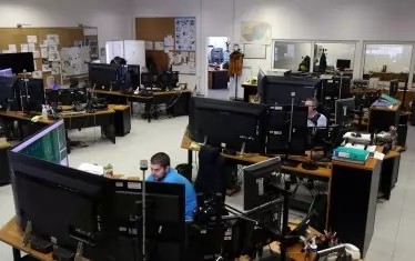  Корпорациите вече обмислят как да осигурят по-голяма дистанция между служителите, за да няма риск от разпространяване на инфекции. 