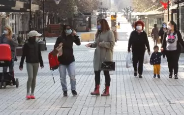 Пандемията ще повлияе на изборния резултат. Едва ли носенето на маска ще остане единственото задължение на хората.