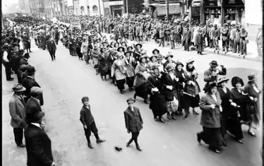  Първомайска демонстрация на работници в Чикаго през 1910 г. 